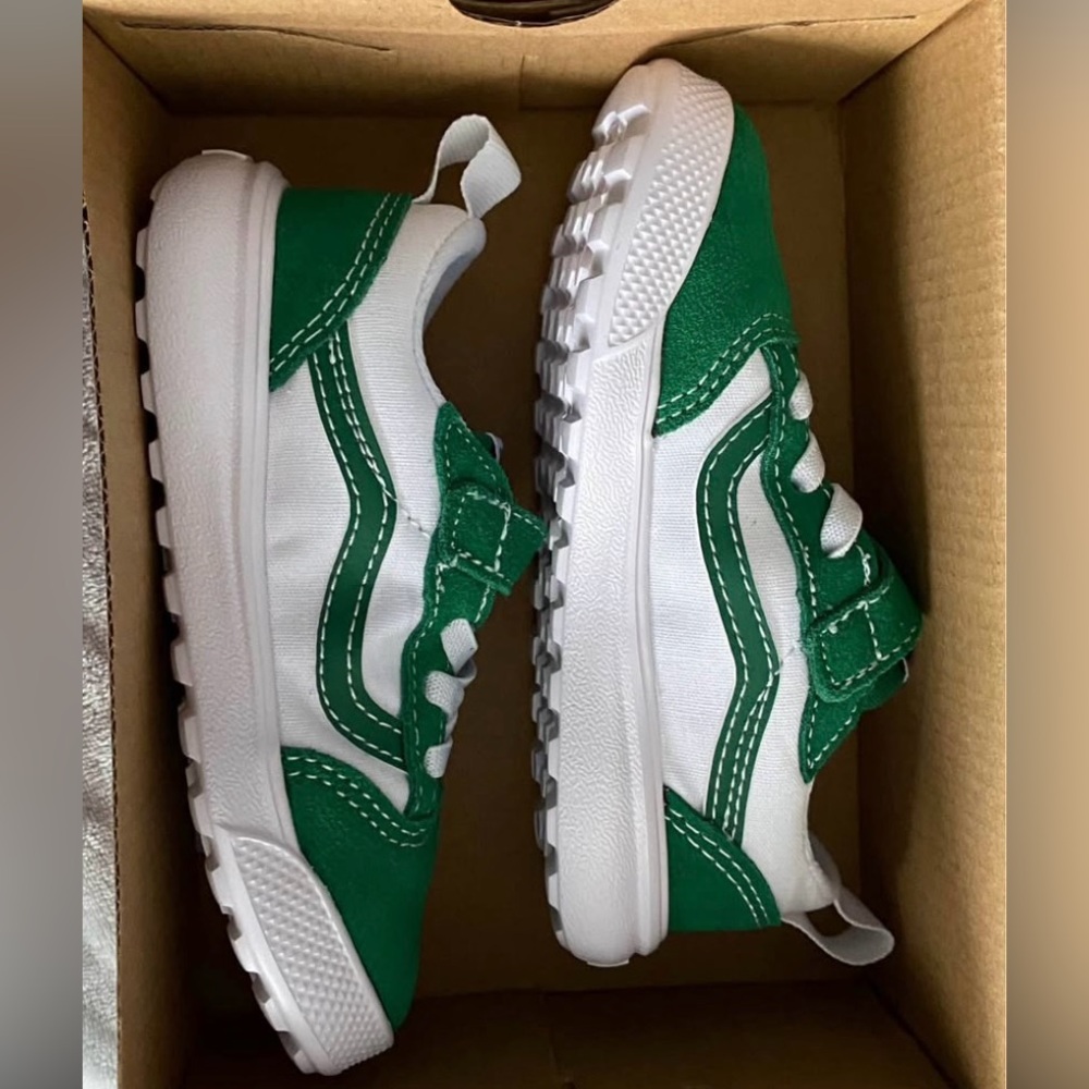 Vans Ultrarange 66 V little kids size 8 green and white Shoes